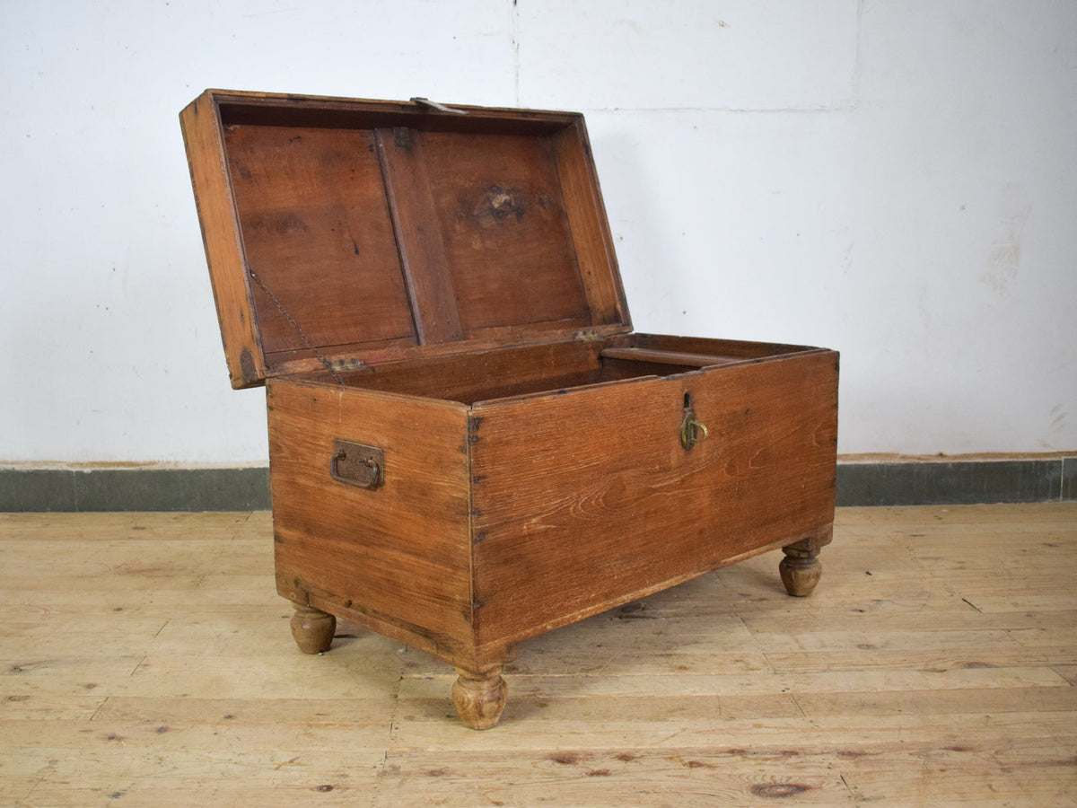 Vintage Antique Wooden Blanket Chest Box Trunk Coffee Table