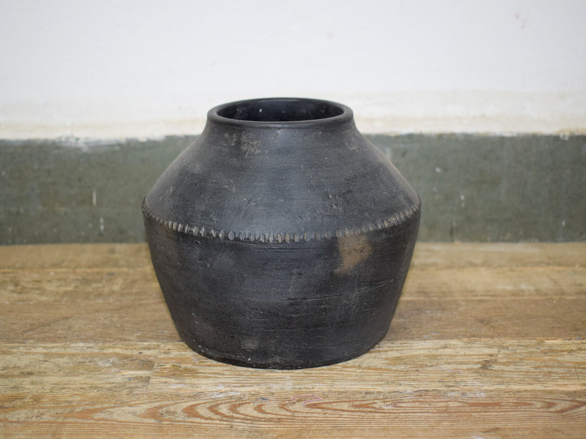 Handmade Antique Design Black Clay Pot Urn