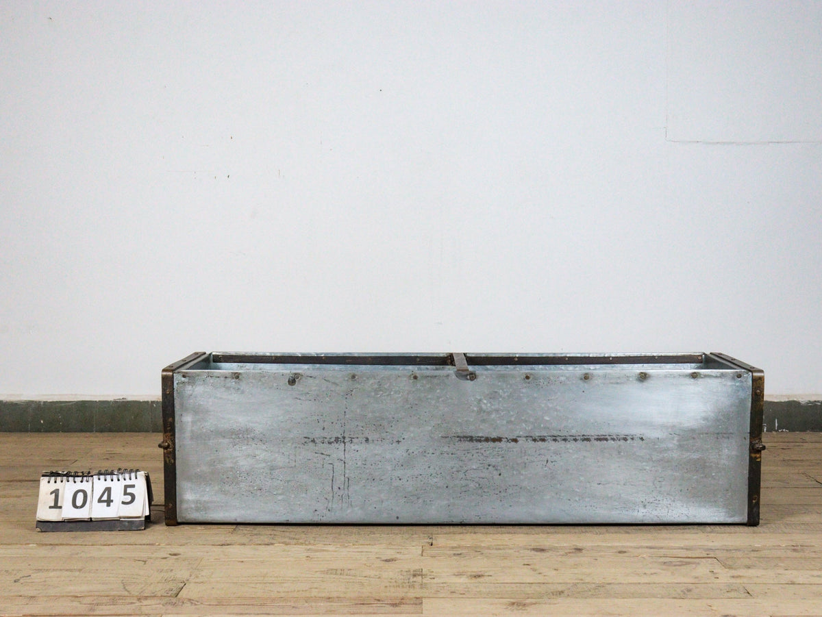 MILLWARDS® Handmade Vintage Style Galvanised Trough Planter - 122 cm
