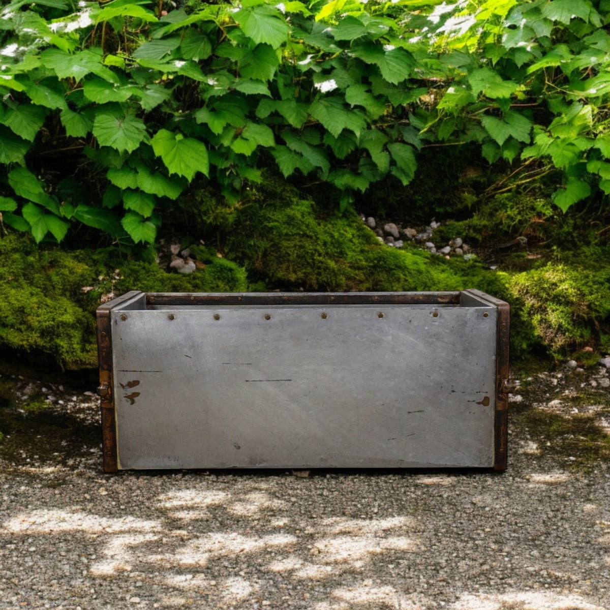 MILLWARDS® Handmade Vintage Style Galvanised Trough Planter - 78 cm