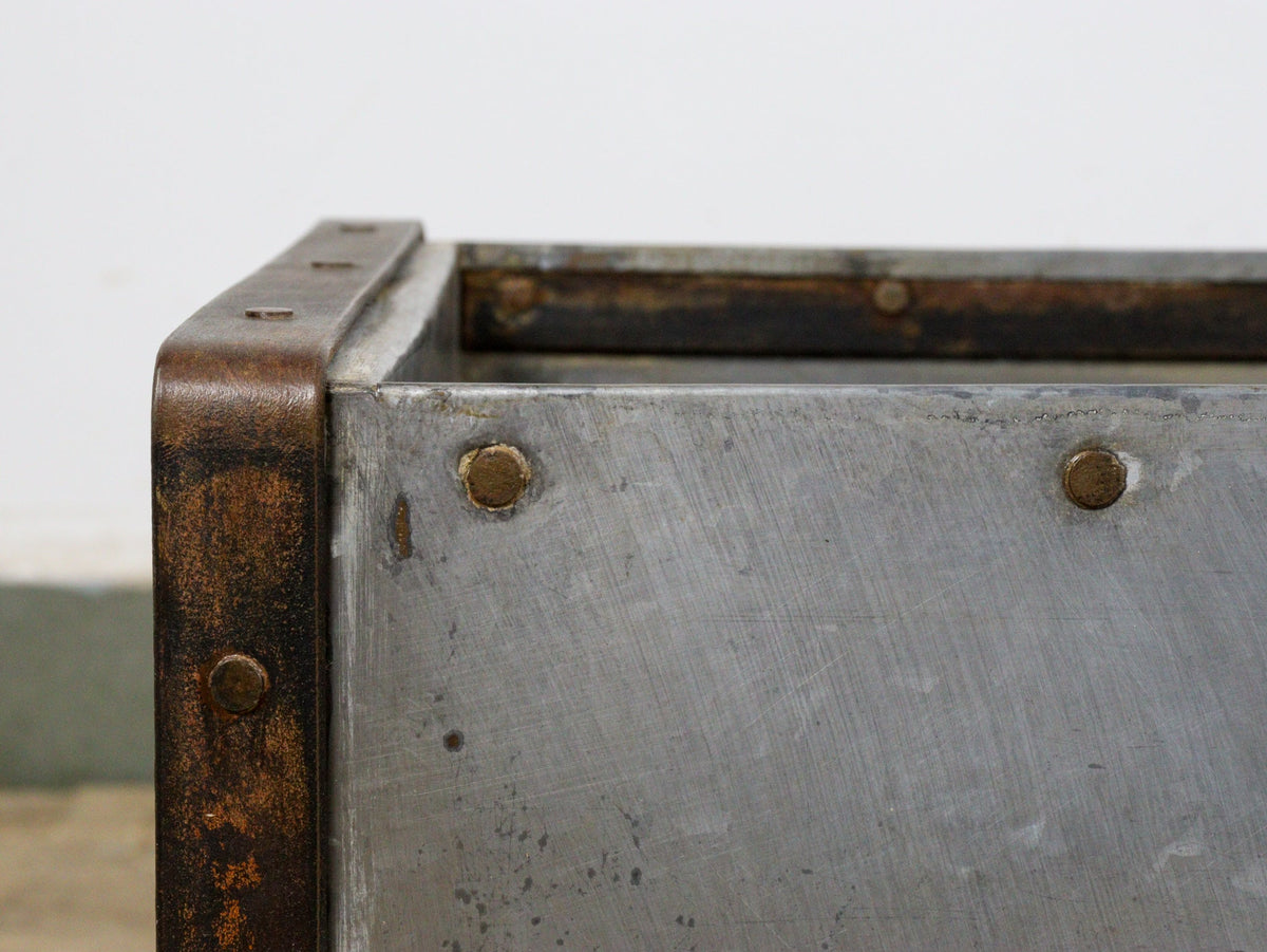 MILLWARDS® Handmade Vintage Style Galvanised Trough Planter - 78 cm